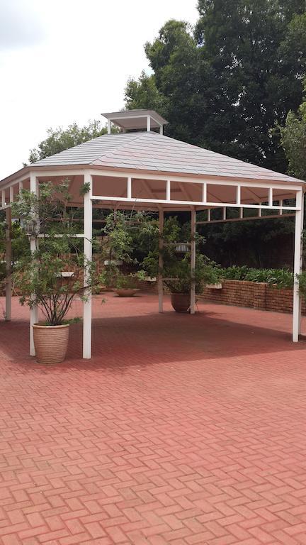 The Shakespeare Inn Vanderbijlpark Dış mekan fotoğraf