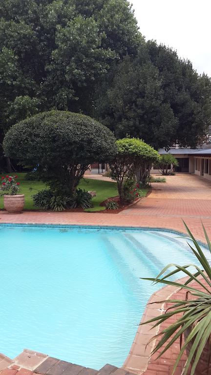 The Shakespeare Inn Vanderbijlpark Dış mekan fotoğraf