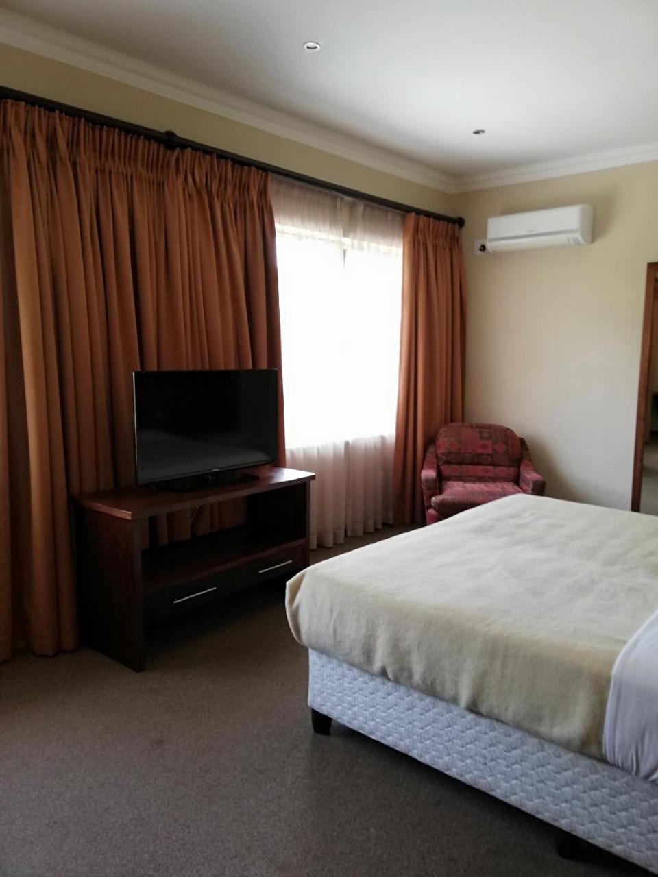 The Shakespeare Inn Vanderbijlpark Dış mekan fotoğraf